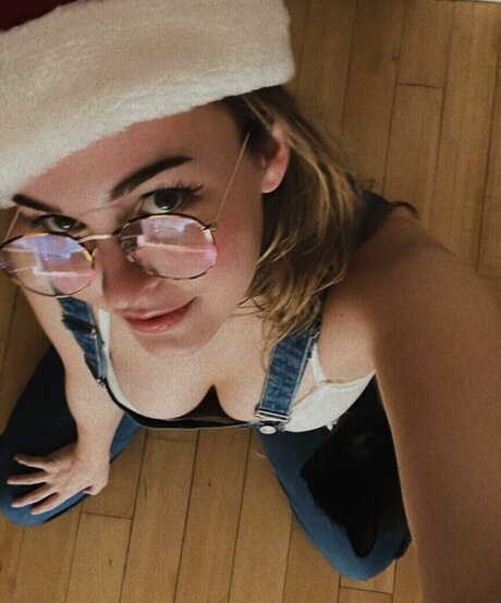 Naakte gelekte OnlyFans-foto van Cassie Claire