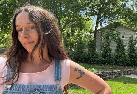 Foto di nudo di fuga di OnlyFans di Katie Crutchfield