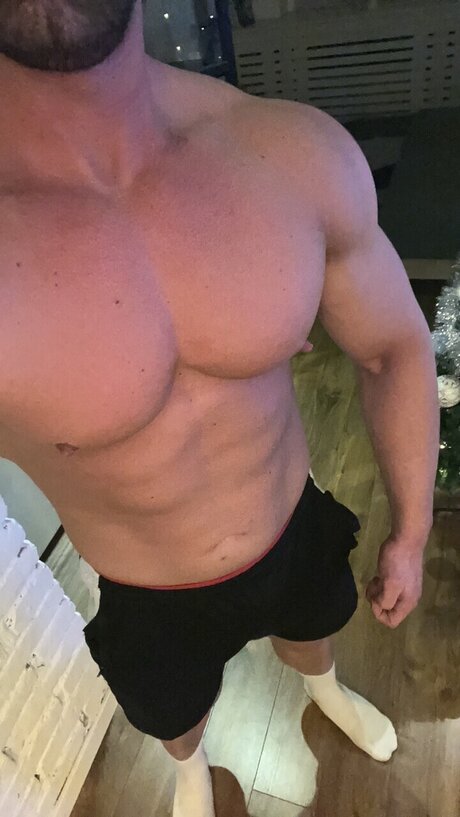 Alaston vuotanut OnlyFans-kuva Muscled Handsome