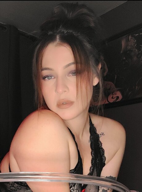 Alaston vuotanut OnlyFans-kuva Aly Nexxxt Door