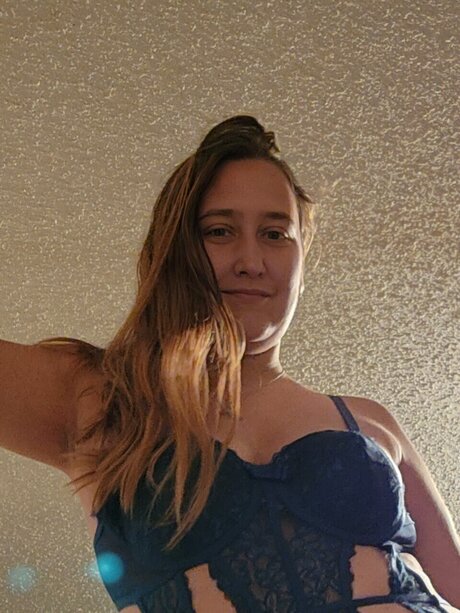 Alasti lekkinud OnlyFans-i pilt Julia Bigelow