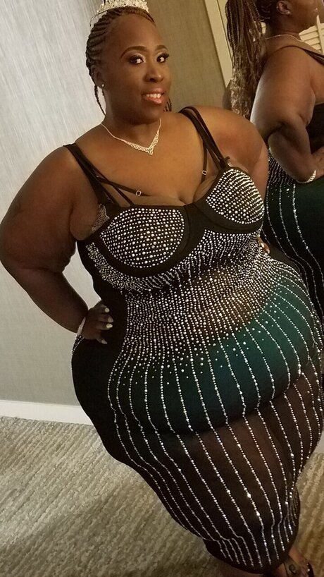 Naken läckt OnlyFans-bild av Mzladyseductress