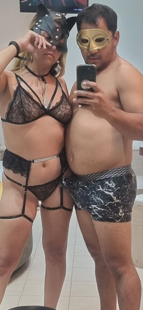 Naken läckt OnlyFans-bild av Simplemente Ernst Ampamp Gise