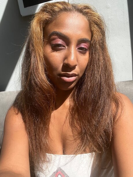 Naakte gelekte OnlyFans-foto van Sugar Chanel