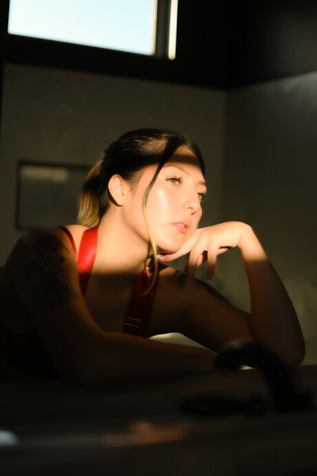 Naakte gelekte OnlyFans-foto van Lilopeachie