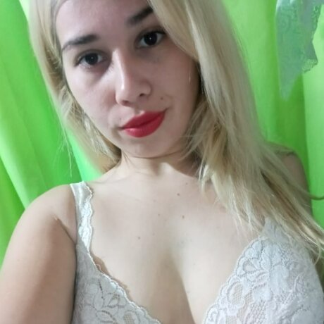 Naakte gelekte OnlyFans-foto van Yasmin