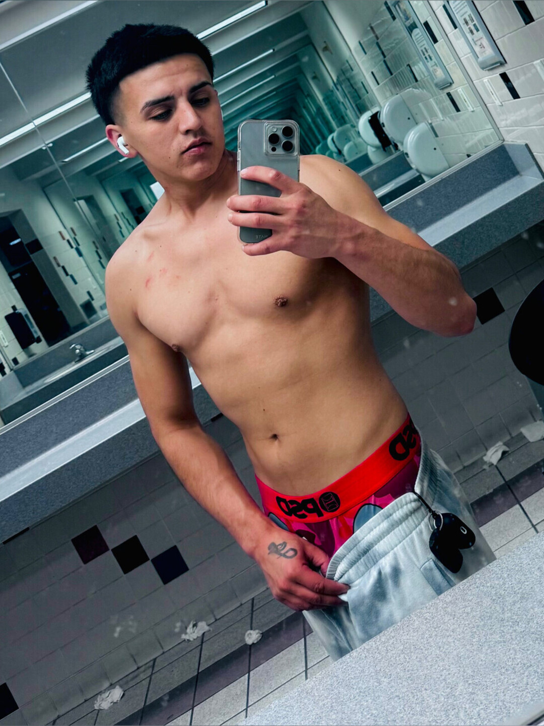 Alasti lekkinud OnlyFans-i pilt Isaac #1