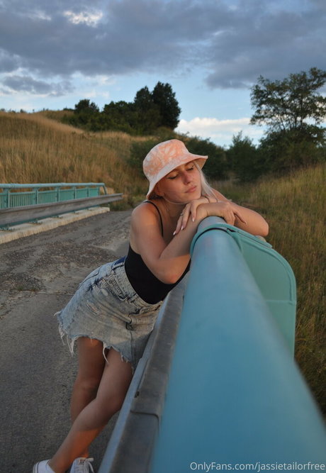 Nahá fotka uniklých OnlyFans od Jassietailorfree