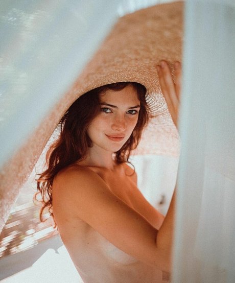 Eve Dumon