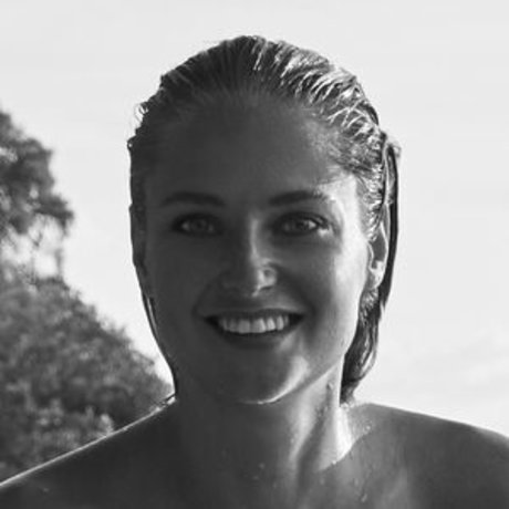 Naakte gelekte OnlyFans-foto van Genevieve Morton