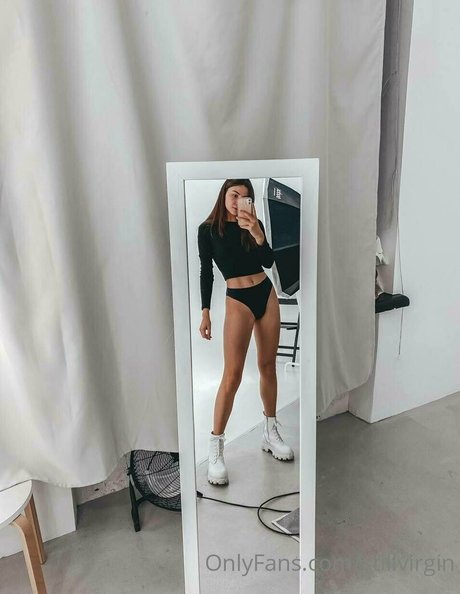 Alasti lekkinud OnlyFans-i pilt Stillvirgin