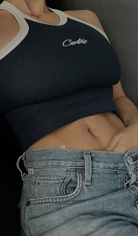 Nahá fotka uniklých OnlyFans od Adelaide T
