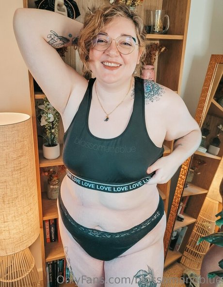 Nahá fotka uniklých OnlyFans od Blossomandblue