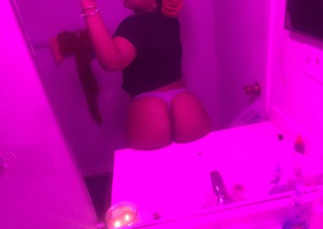 Naakte gelekte OnlyFans-foto van Mamak0711