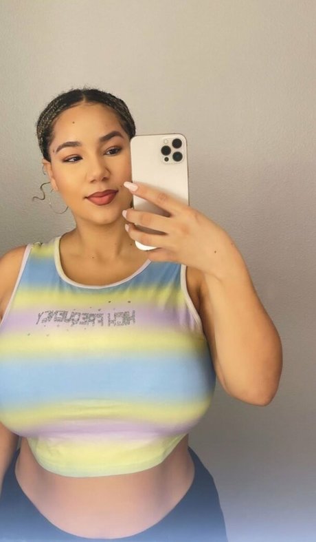 Nahá fotka uniklých OnlyFans od Katelyn Folasade