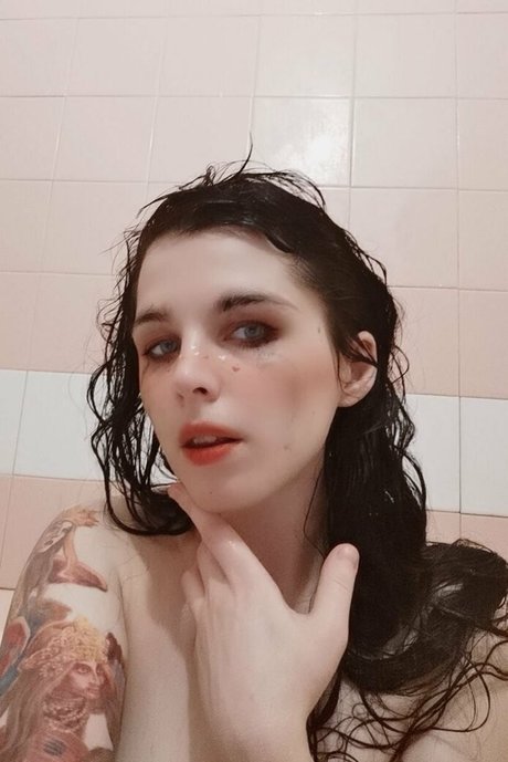 Naakte gelekte OnlyFans-foto van Cozshedead