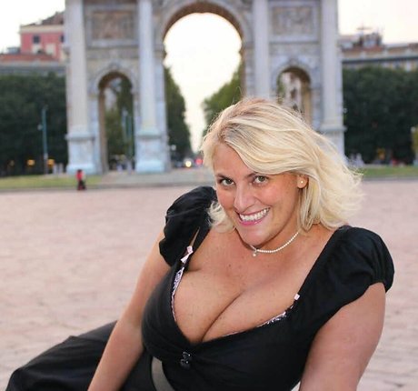 Nahá fotka uniklých OnlyFans od Laura Leonardi