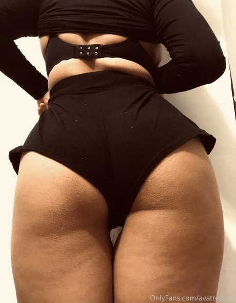 Nahá fotka uniklých OnlyFans od Avatreatsss