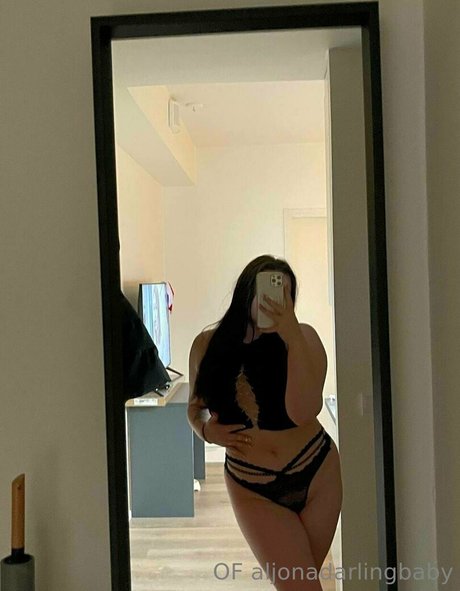 Nahá fotka uniklých OnlyFans od Aljonadarlingbaby