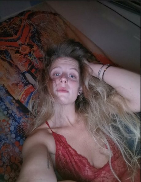 Hornycavegirl