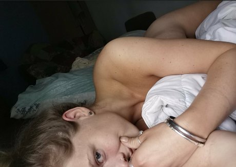 Hornycavegirl