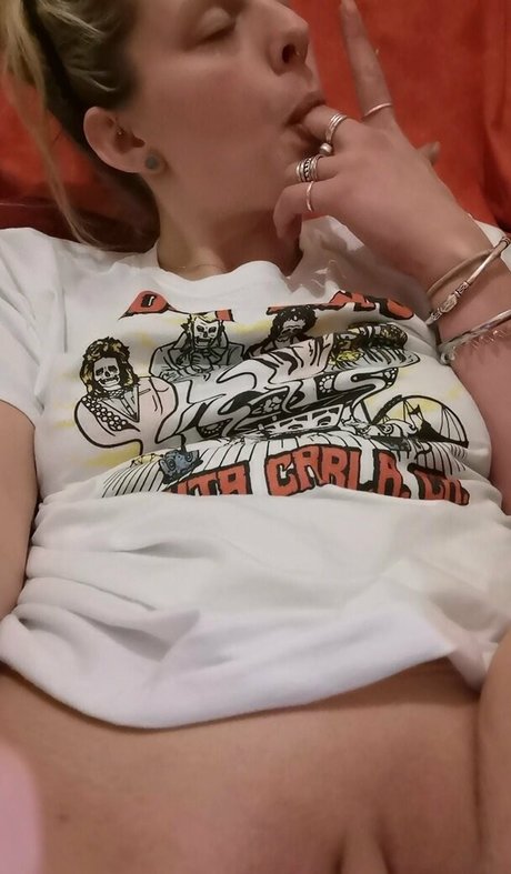 Hornycavegirl