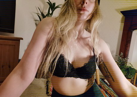 Hornycavegirl