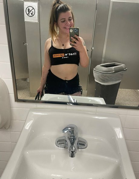 Nahá fotka uniklých OnlyFans od Desiraefoxx