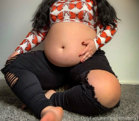 Nahá fotka uniklých OnlyFans od Adorethebelly1