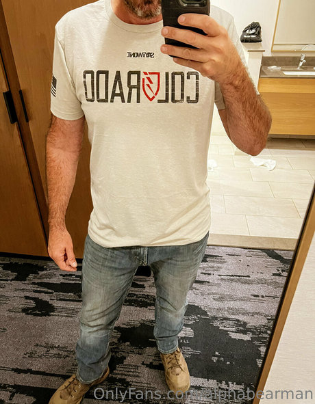 Nahá fotka uniklých OnlyFans od Alphabearman