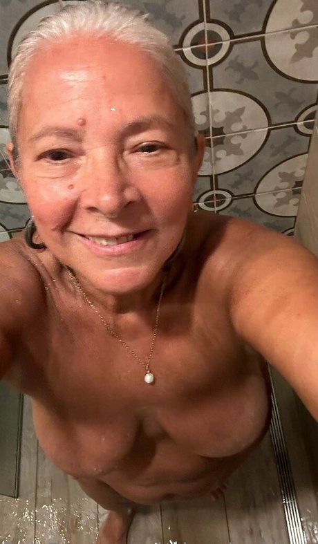 Nahá fotka uniklých OnlyFans od Thebumbumbaroness