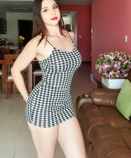 Nahá fotka uniklých OnlyFans od Emilia Vizcarra