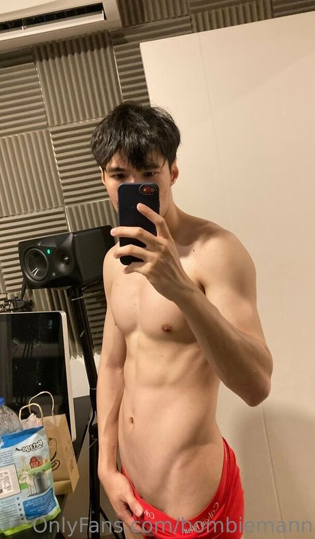 Bombiemann OnlyFansリークヌード写真