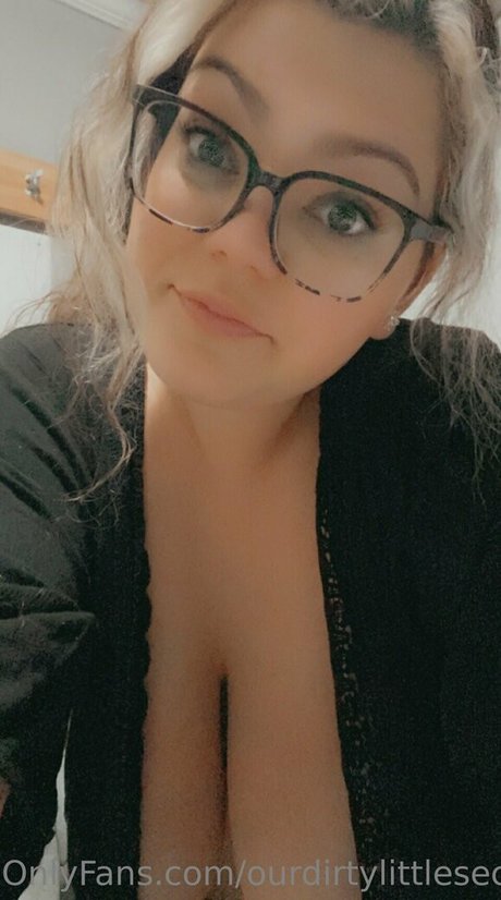 Nacktes geleaktes OnlyFans-Foto von Ourdirtylittlesecret96