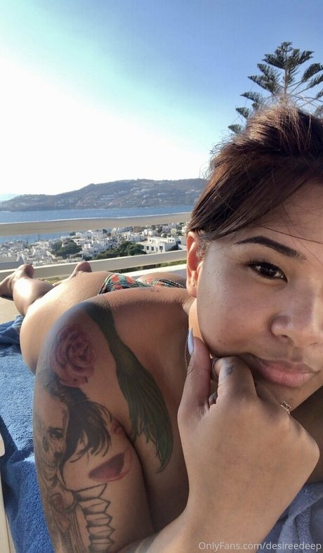 Nahá fotka uniklých OnlyFans od Desireedeep