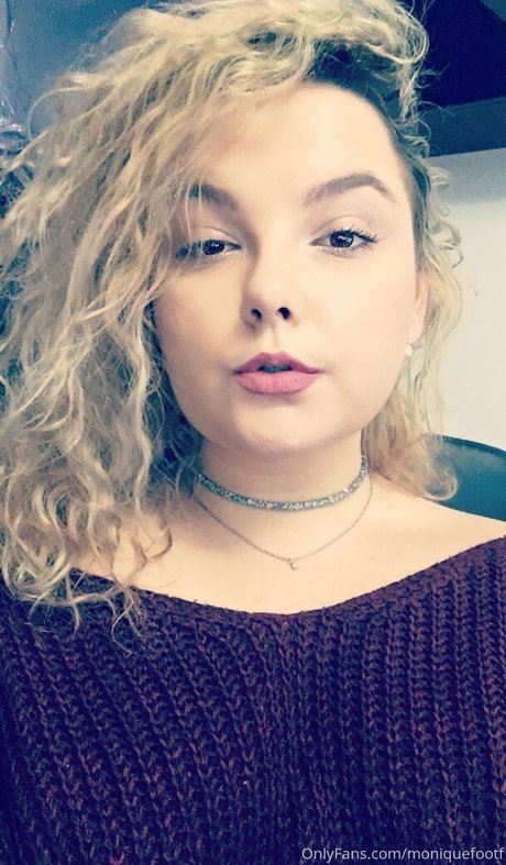 Nahá fotka uniklých OnlyFans od Moniiquefox