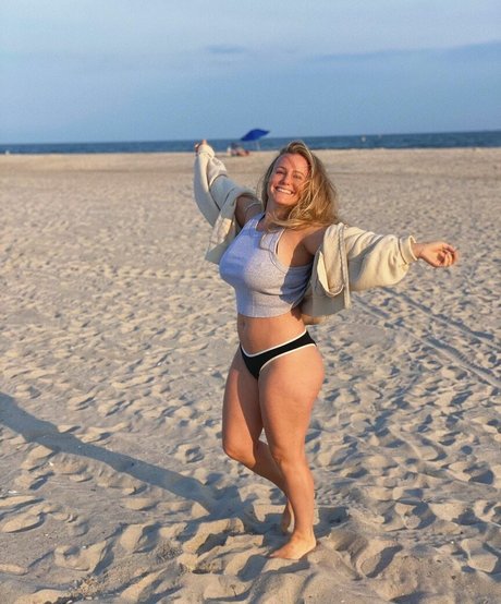 Naakte gelekte OnlyFans-foto van Meagan Gallagher