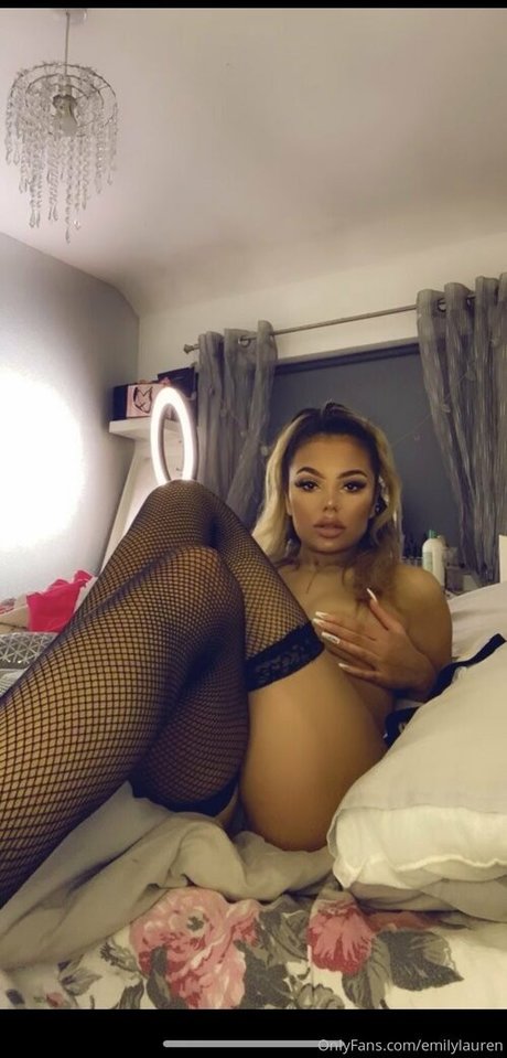 Nahá fotka uniklých OnlyFans od Emilyexotics