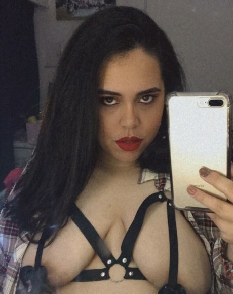 Naakte gelekte OnlyFans-foto van Goddes Nini