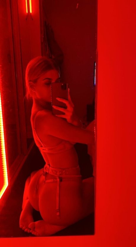 Alasti lekkinud OnlyFans-i pilt Jamesem