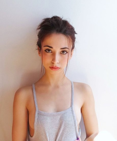 Naken lekkede OnlyFans-bilde av Lucrelisa