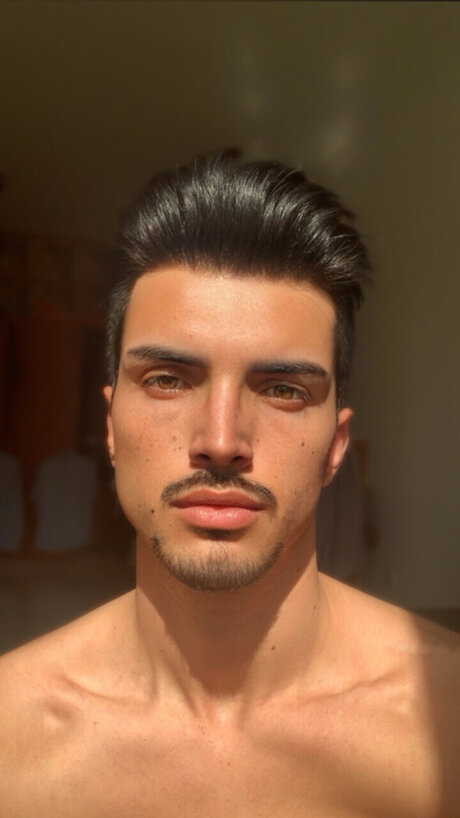 Alasti lekkinud OnlyFans-i pilt Tom Stack