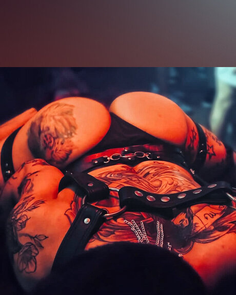 Naakte gelekte OnlyFans-foto van Roreyes