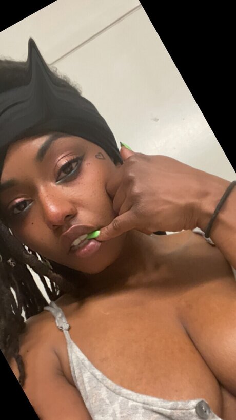 Foto nua vazada do OnlyFans de Miss Happy Ending