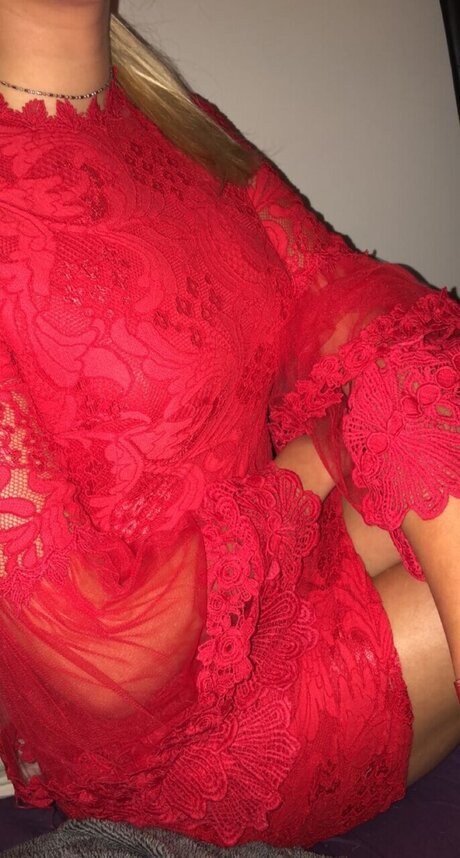 Alaston vuotanut OnlyFans-kuva Elea