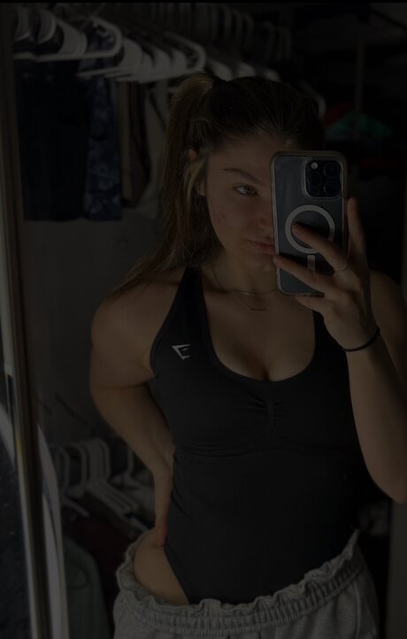 Naken läckt OnlyFans-bild av Kjfit