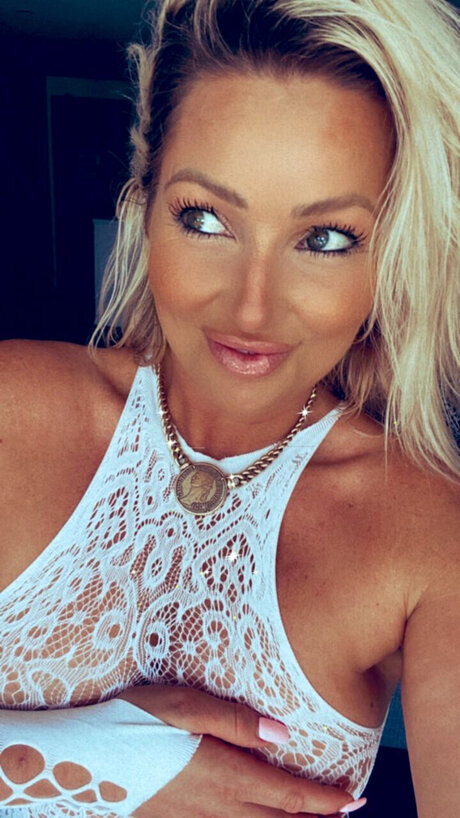 Nøgent lækket OnlyFans-billede af Karly Jay