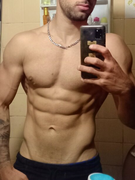 Naakte gelekte OnlyFans-foto van Max Nafa Vip