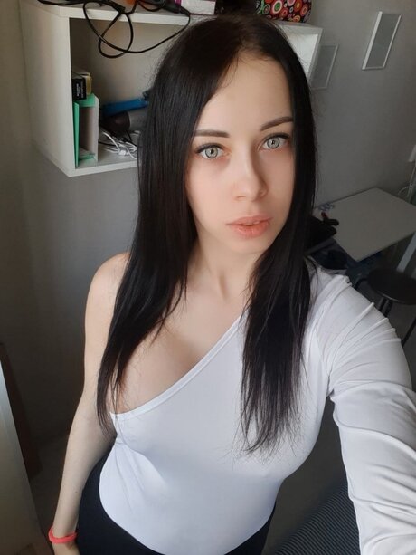 Alaston vuotanut OnlyFans-kuva Milka