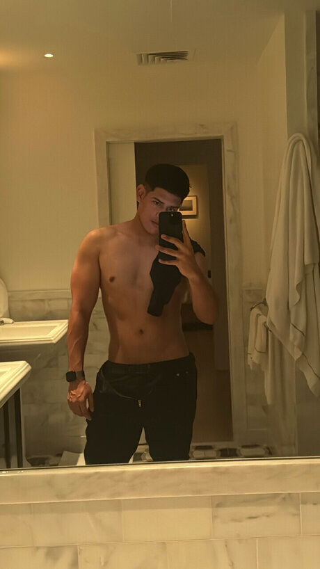 Nacktes geleaktes OnlyFans-Foto von Ben Levy